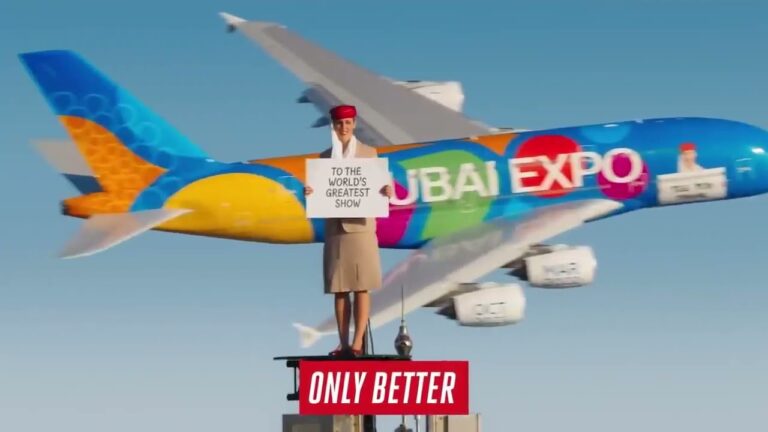 Le affascinanti hostess di volo Emirates: eleganza in cielo e terra